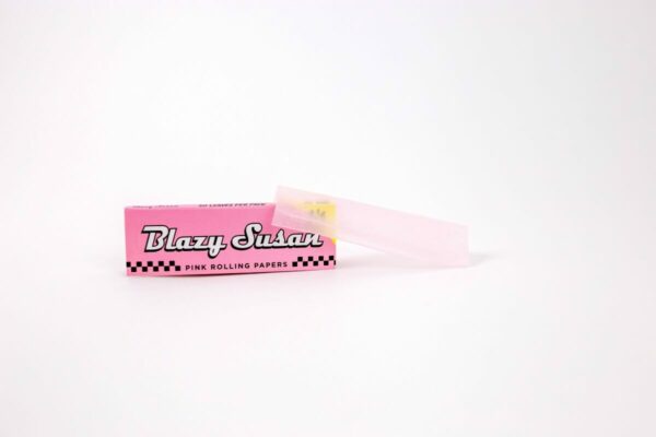 Blazy Susan – Pink Rolling Papers – 1-1/4 | The Healing Co Canada
